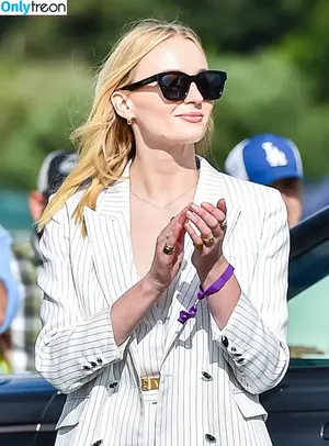 Sophie Turner / sexysophieturner / sophiet nude photo #0238