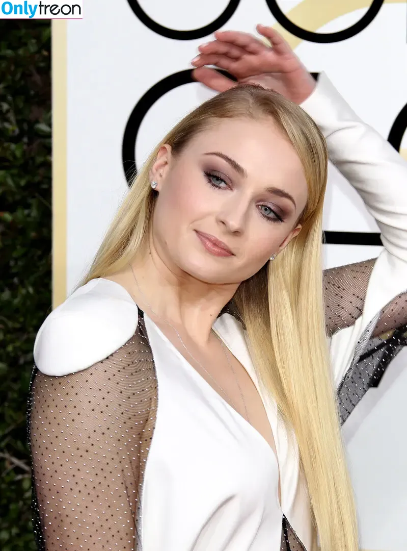 Sophie Turner nude photo #0002 (sexysophieturner / sophiet)