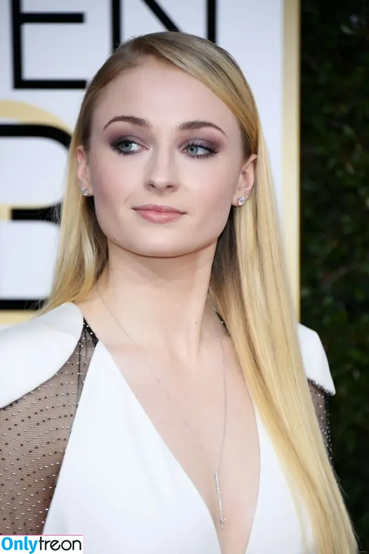 Sophie Turner nude photo #0014 (sexysophieturner / sophiet)