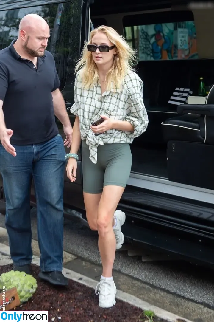 Sophie Turner nude photo #0041 (sexysophieturner / sophiet)
