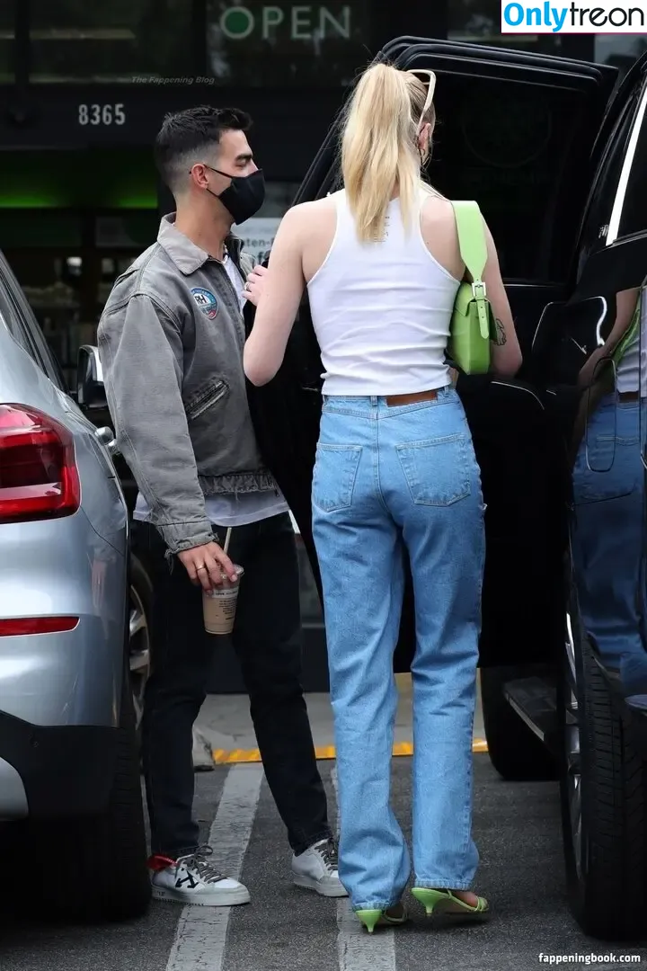 Sophie Turner nude photo #0044 (sexysophieturner / sophiet)