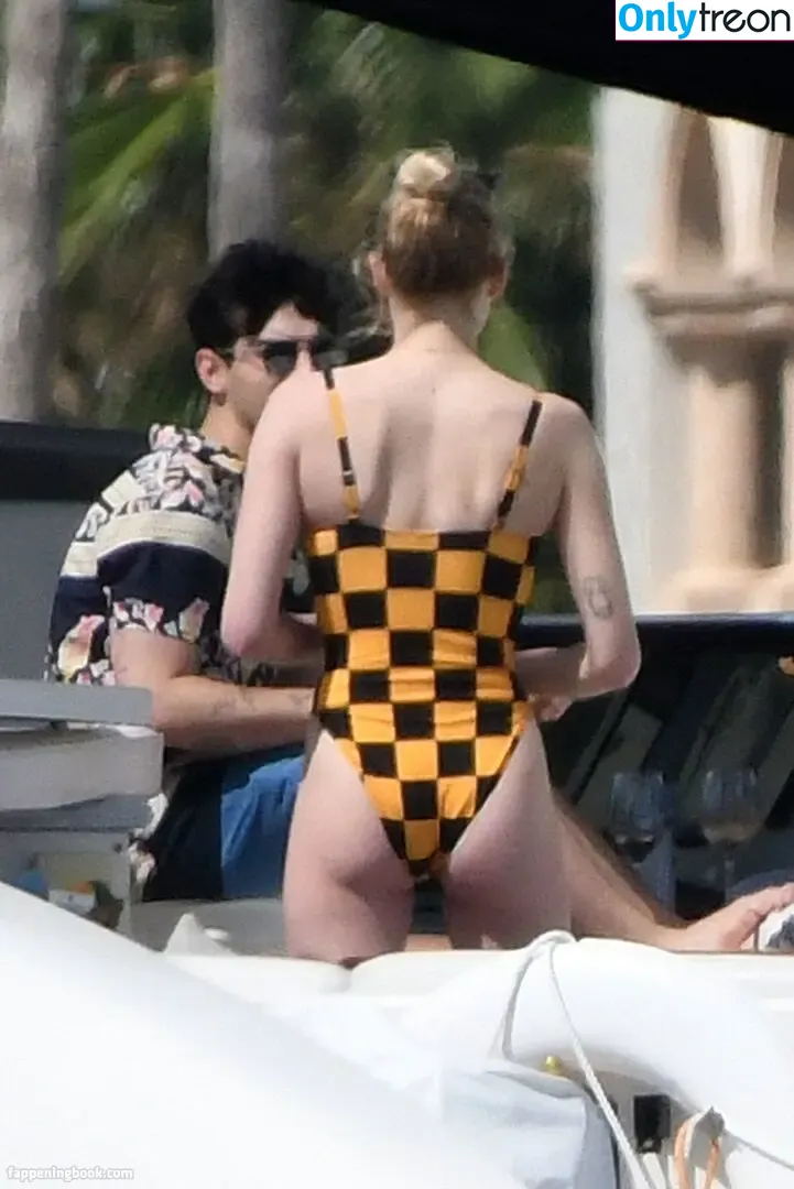 Sophie Turner nude photo #0048 (sexysophieturner / sophiet)
