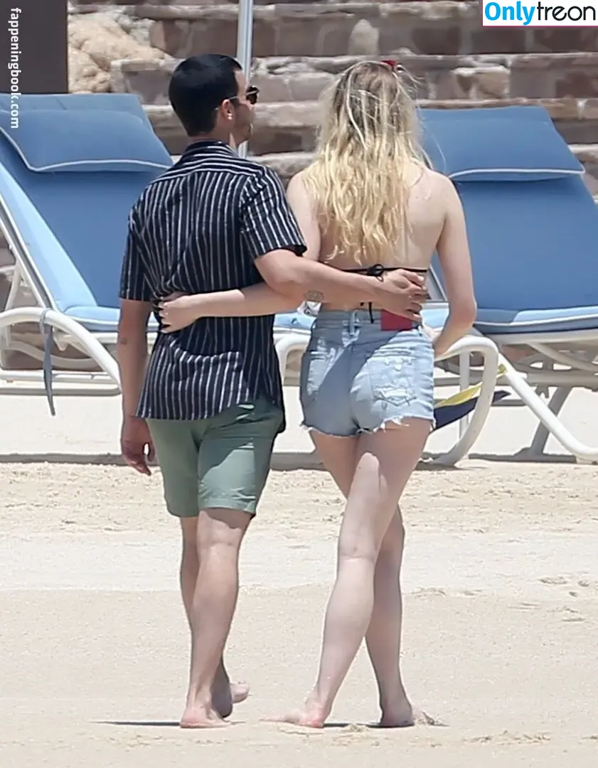Sophie Turner nude photo #0063 (sexysophieturner / sophiet)
