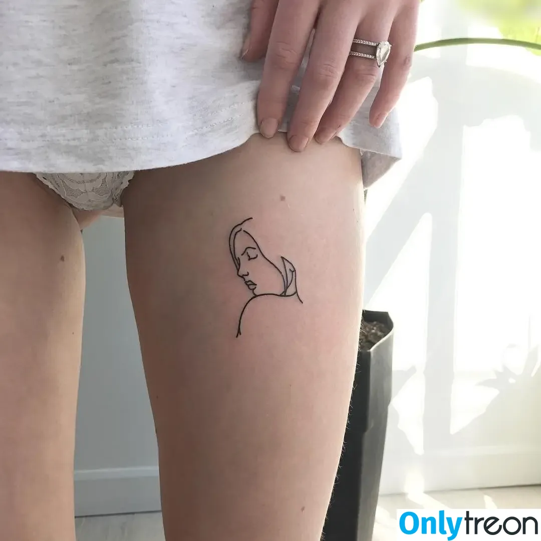 Sophie Turner nude photo #0093 (sexysophieturner / sophiet)