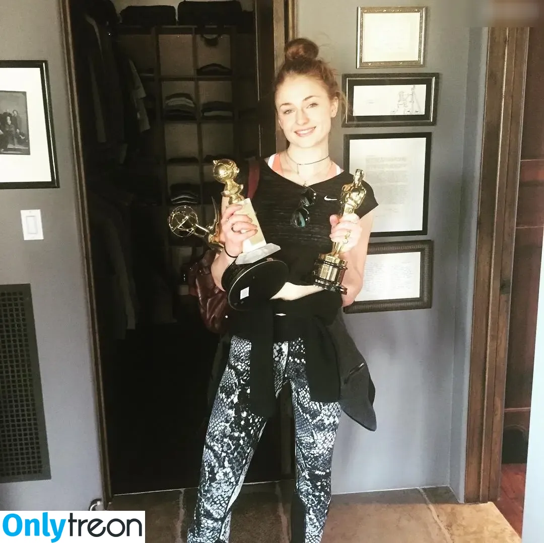 Sophie Turner nude photo #0094 (sexysophieturner / sophiet)