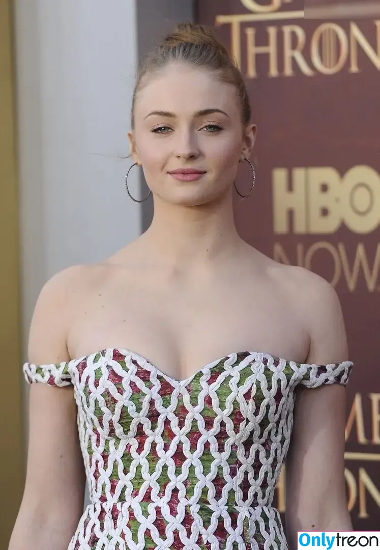 Sophie Turner nude photo #0119 (sexysophieturner / sophiet)