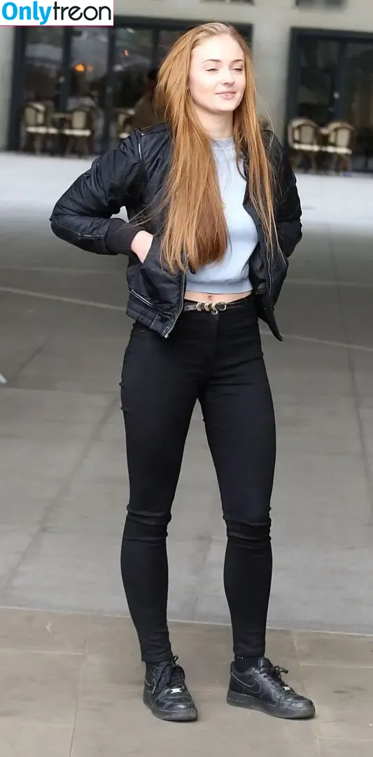 Sophie Turner nude photo #0201 (sexysophieturner / sophiet)