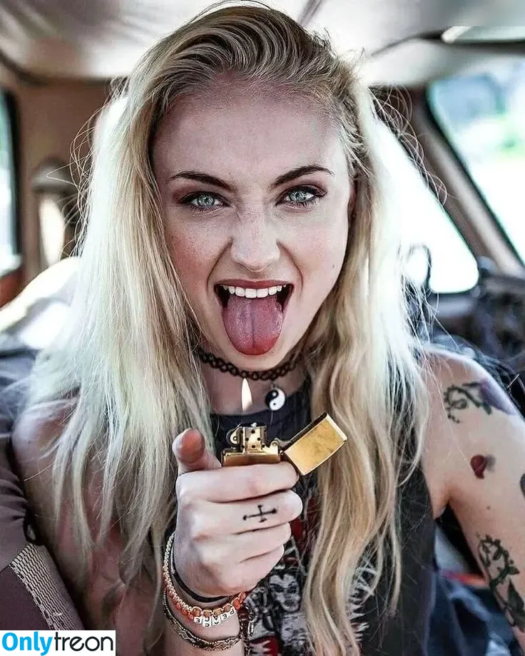 Sophie Turner nude photo #0209 (sexysophieturner / sophiet)