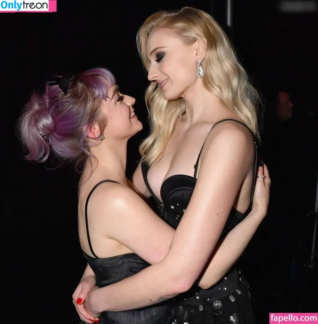 Sophie Turner nude photo #0210 (sexysophieturner / sophiet)
