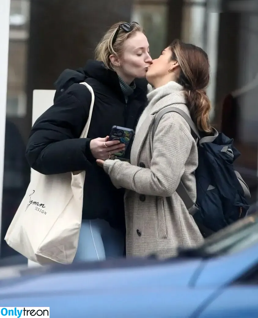 Sophie Turner nude photo #0212 (sexysophieturner / sophiet)