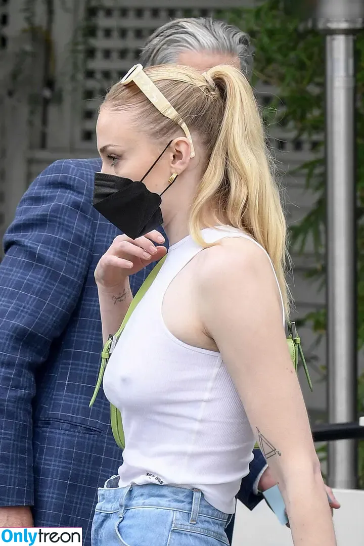 Sophie Turner nude photo #0217 (sexysophieturner / sophiet)