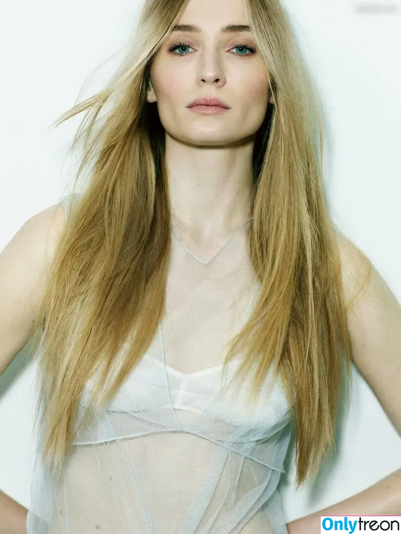 Sophie Turner nude photo #0229 (sexysophieturner / sophiet)