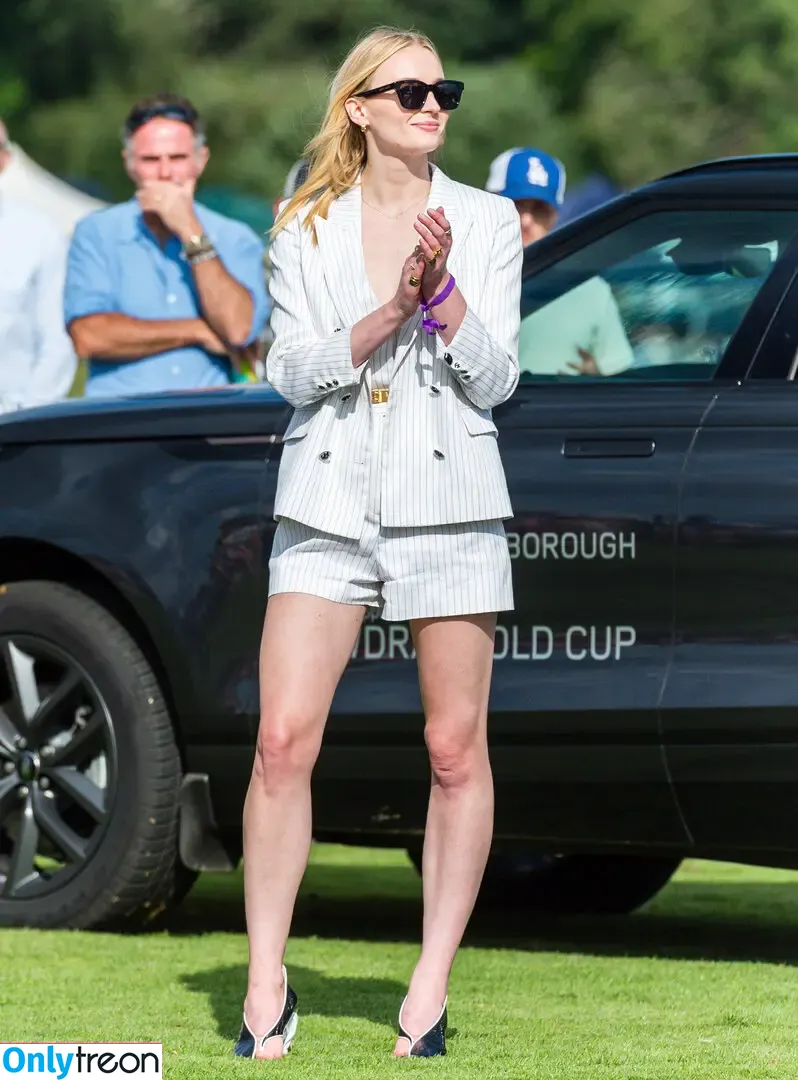 Sophie Turner nude photo #0235 (sexysophieturner / sophiet)