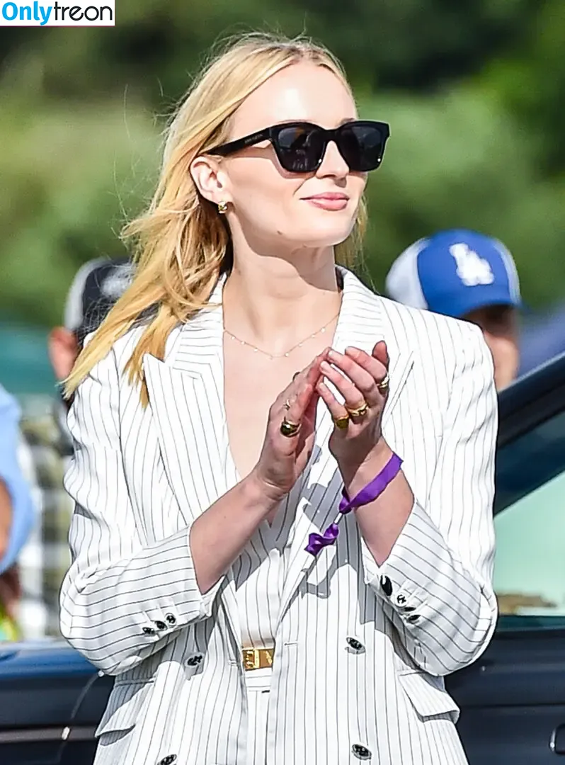 Sophie Turner nude photo #0238 (sexysophieturner / sophiet)