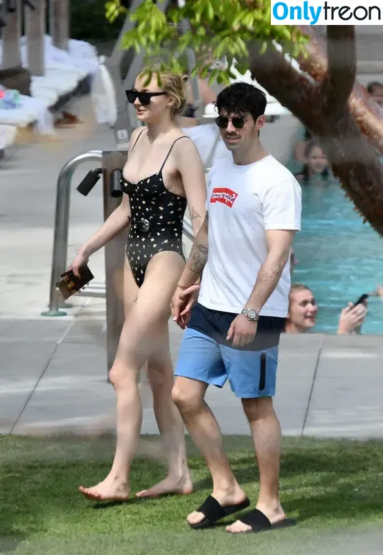 Sophie Turner nude photo #0247 (sexysophieturner / sophiet)