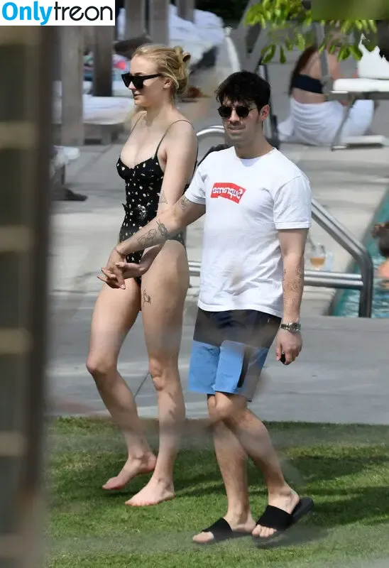 Sophie Turner nude photo #0249 (sexysophieturner / sophiet)