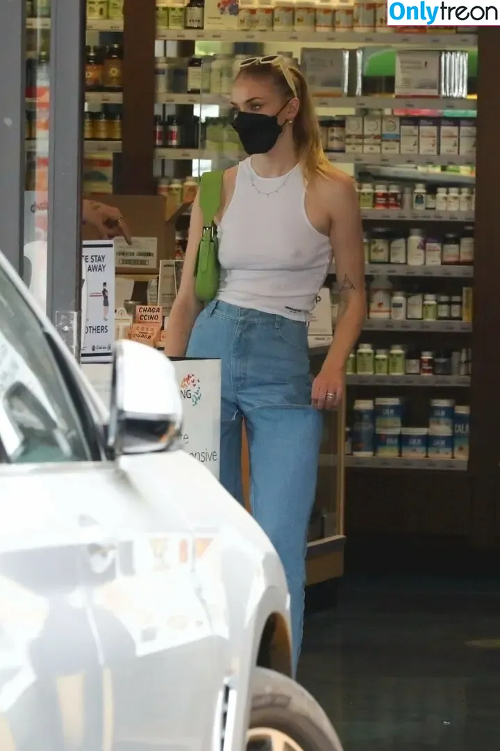 Sophie Turner nude photo #0278 (sexysophieturner / sophiet)