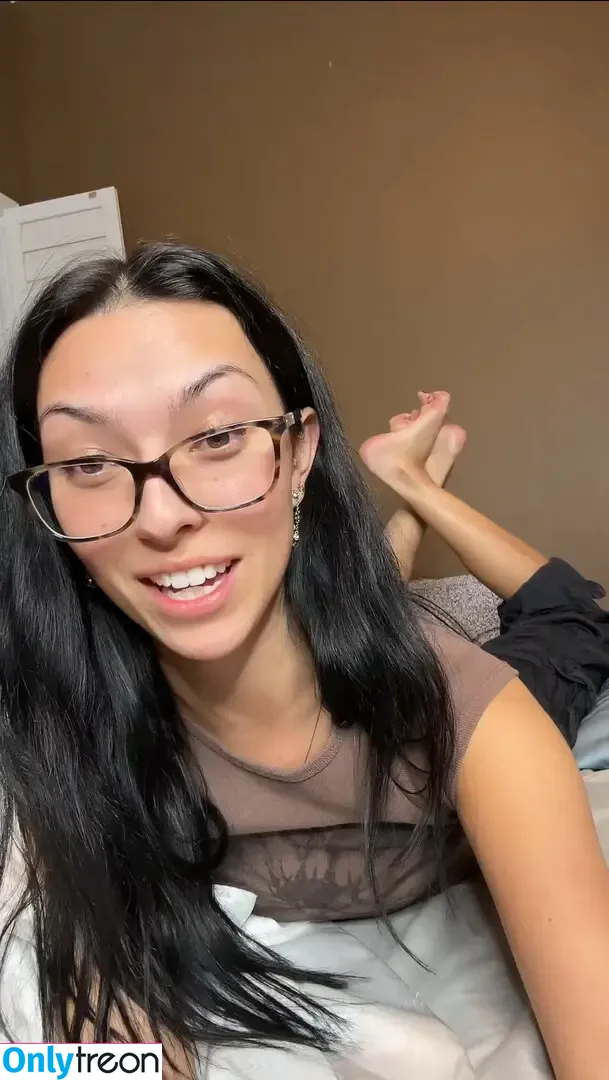 Soweenie nude photo #0004 (sophiniweenie)