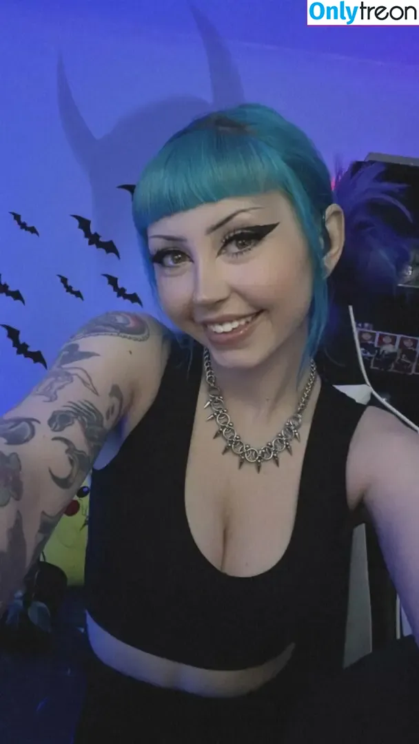 sp00kybimbo nude photo #0002 (Sp00kybimb0 / sp00kytitties)