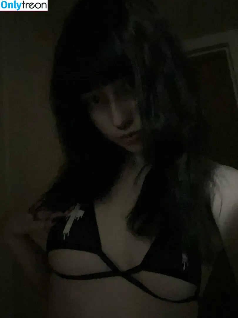 Spinechillx nude photo #0021 (livingdeadd0ll_)