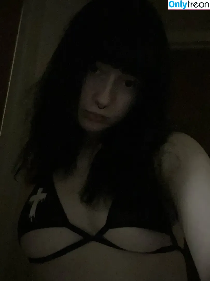Spinechillx nude photo #0024 (livingdeadd0ll_)