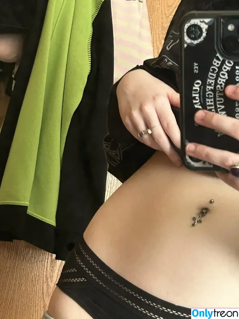 Spinechillx nude photo #0027 (livingdeadd0ll_)