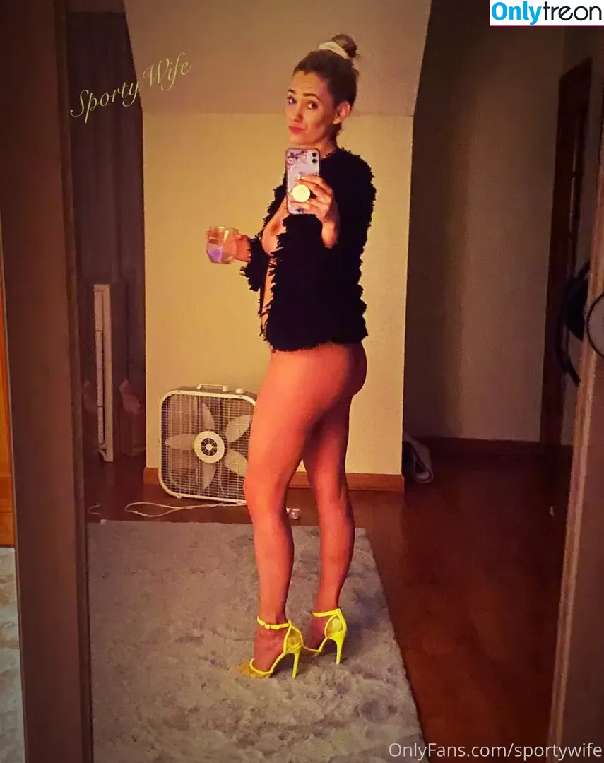 SportyWife nude photo #0024 (HotwifeRye / SportyMom / sporty_wifey)