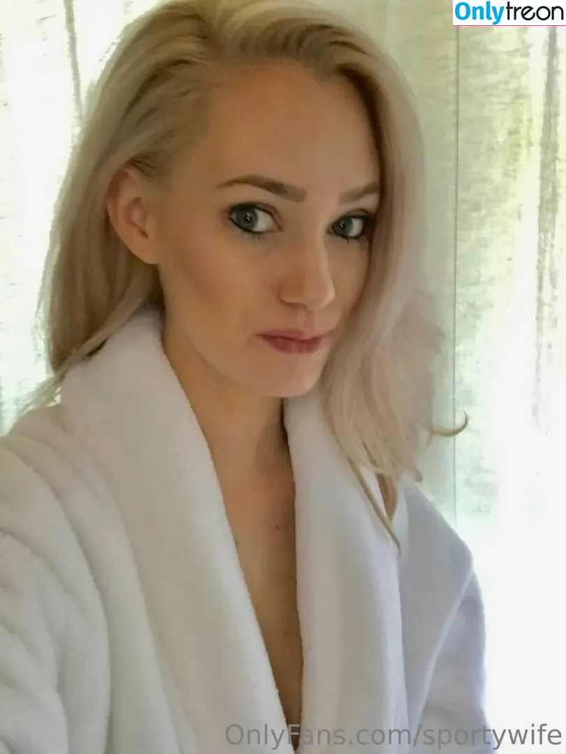 SportyWife nude photo #0034 (HotwifeRye / SportyMom / sporty_wifey)