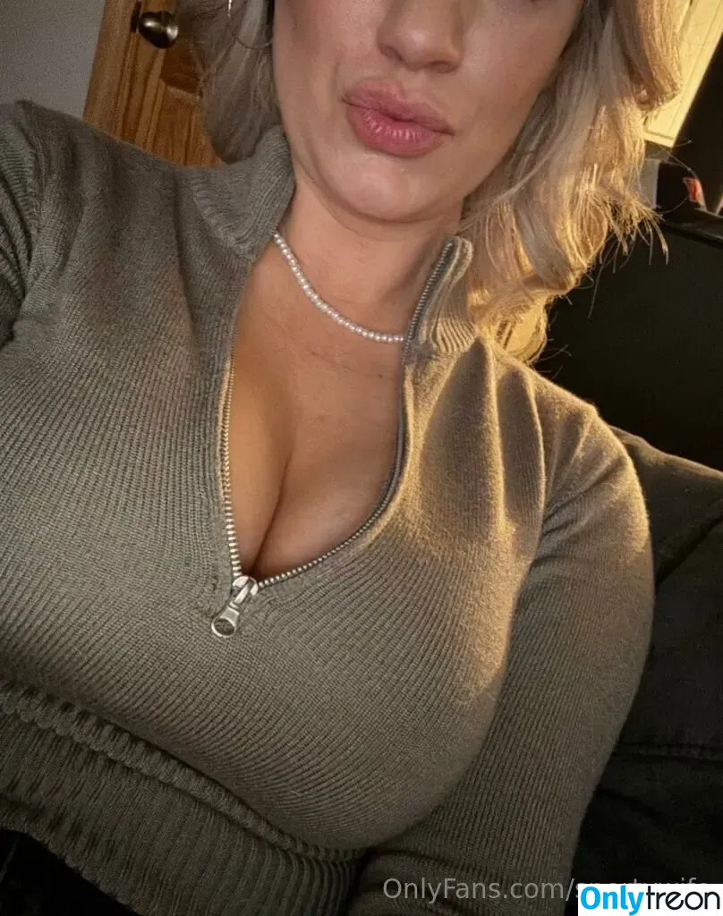 SportyWife nude photo #0067 (HotwifeRye / SportyMom / sporty_wifey)