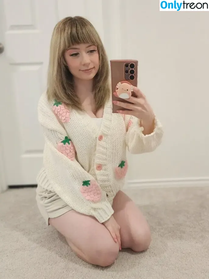 SquishShe nude photo #0152 (squishsheofficial / squishwhore)
