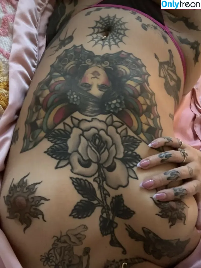 srslysaturn nude photo #0003 (srslysaturn)