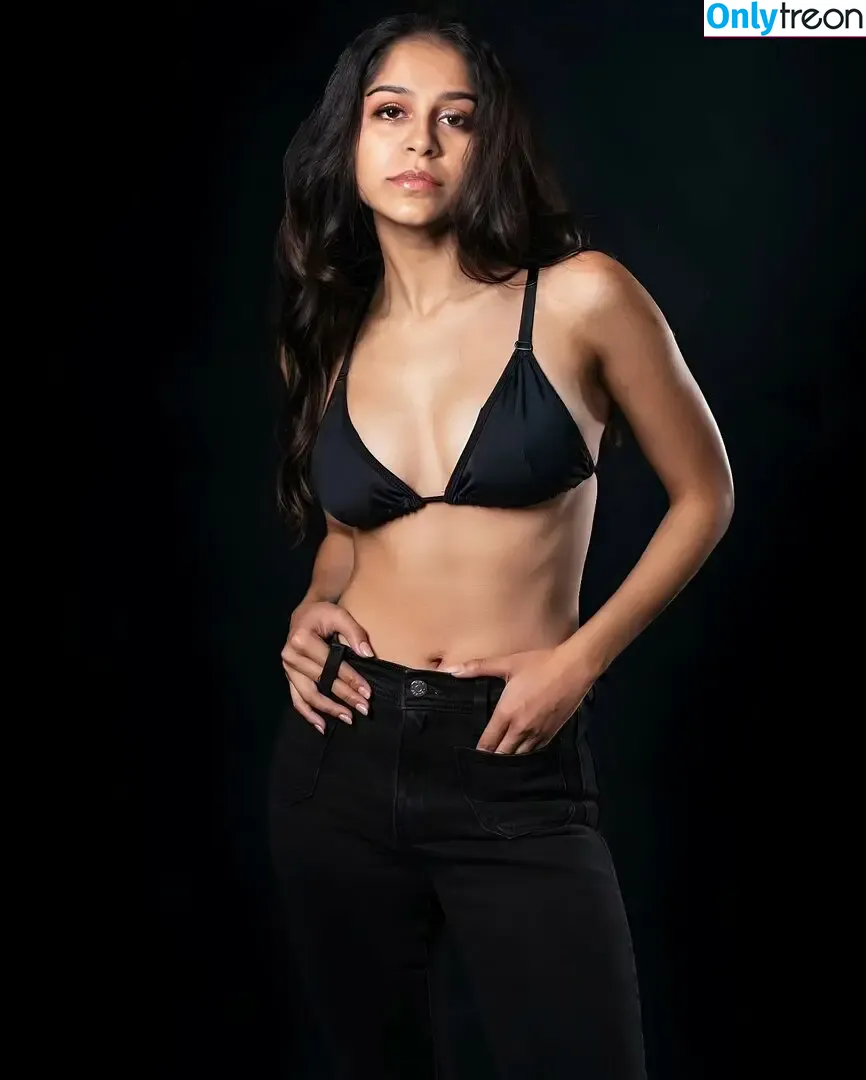 Sruthi Ragunanthan nude photo #0001 (s.ru.tea)