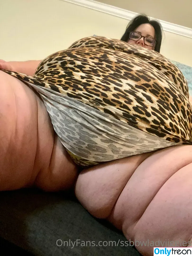 ssbbwladyjiggles nude photo #0017 (ssbbwladyjiggles)