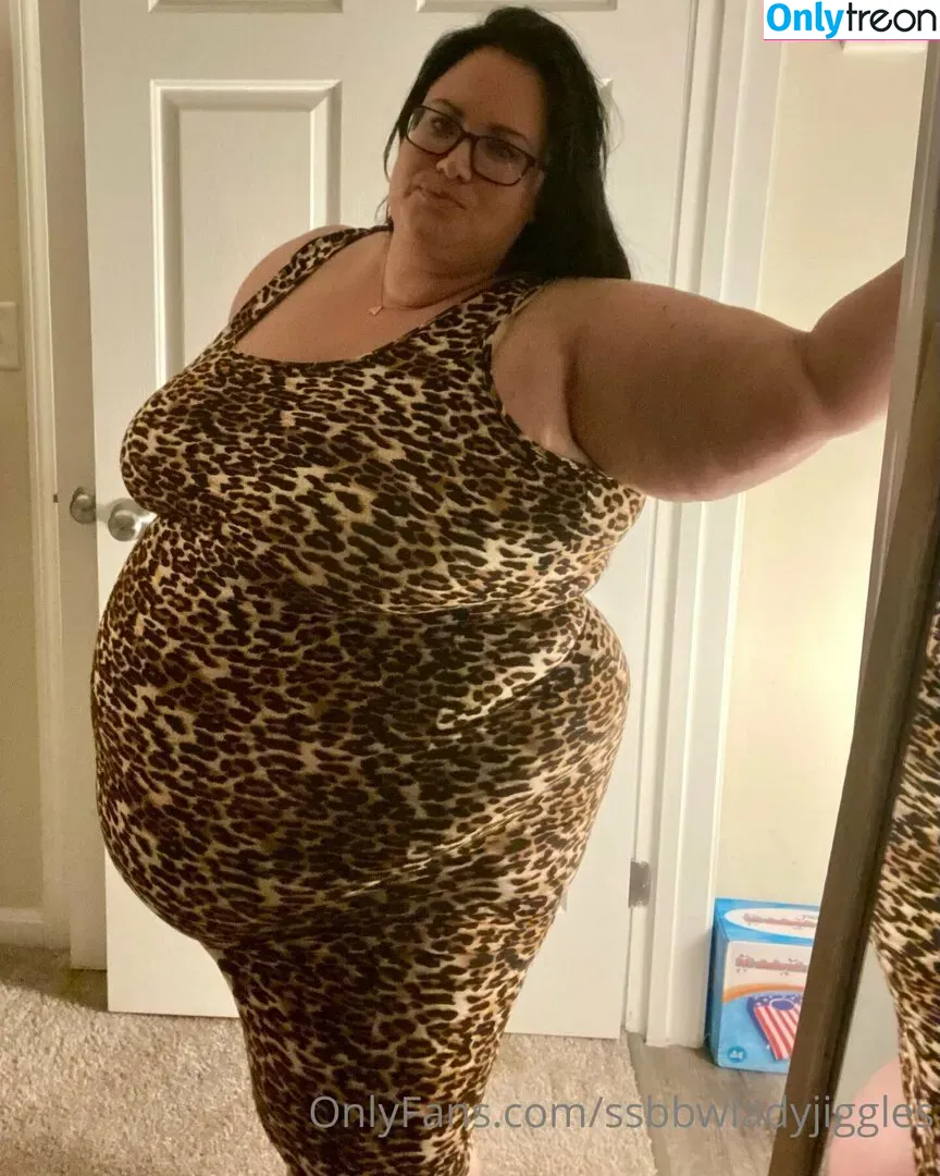 ssbbwladyjiggles nude photo #0019 (ssbbwladyjiggles)