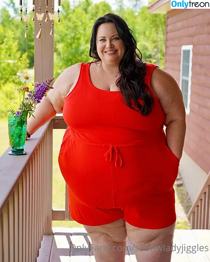 ssbbwladyjiggles nude photo #0024 (ssbbwladyjiggles)