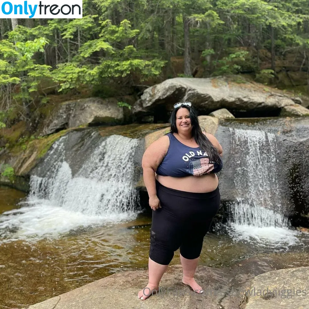 ssbbwladyjiggles nude photo #0030 (ssbbwladyjiggles)