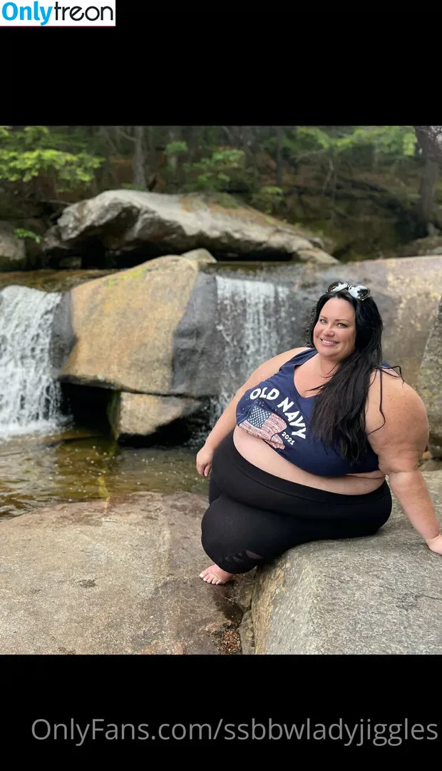 ssbbwladyjiggles nude photo #0031 (ssbbwladyjiggles)