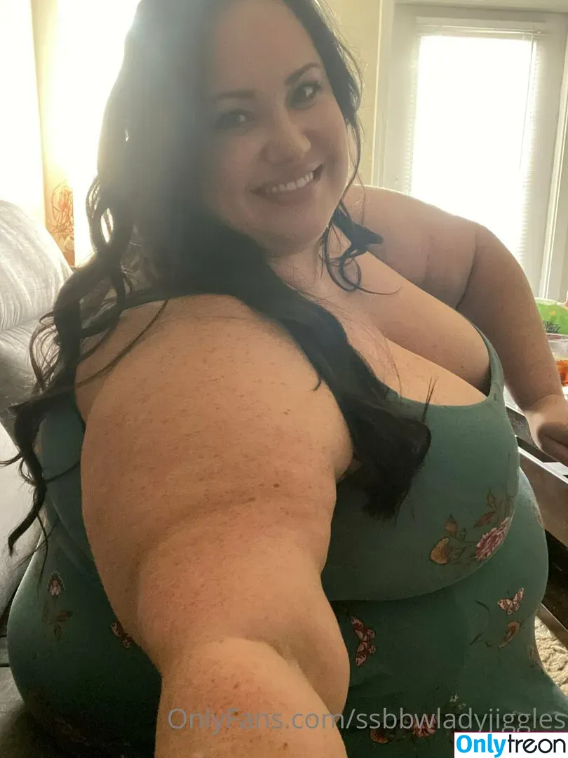 ssbbwladyjiggles nude photo #0049 (ssbbwladyjiggles)