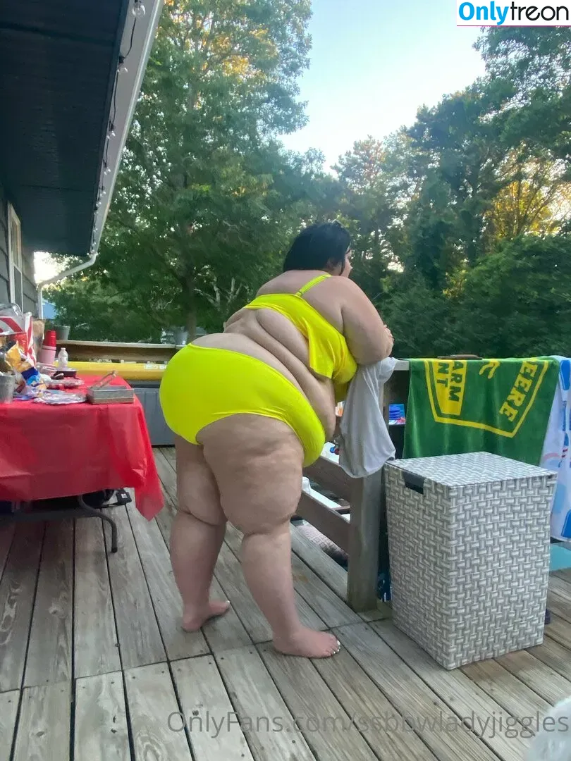 ssbbwladyjiggles nude photo #0054 (ssbbwladyjiggles)