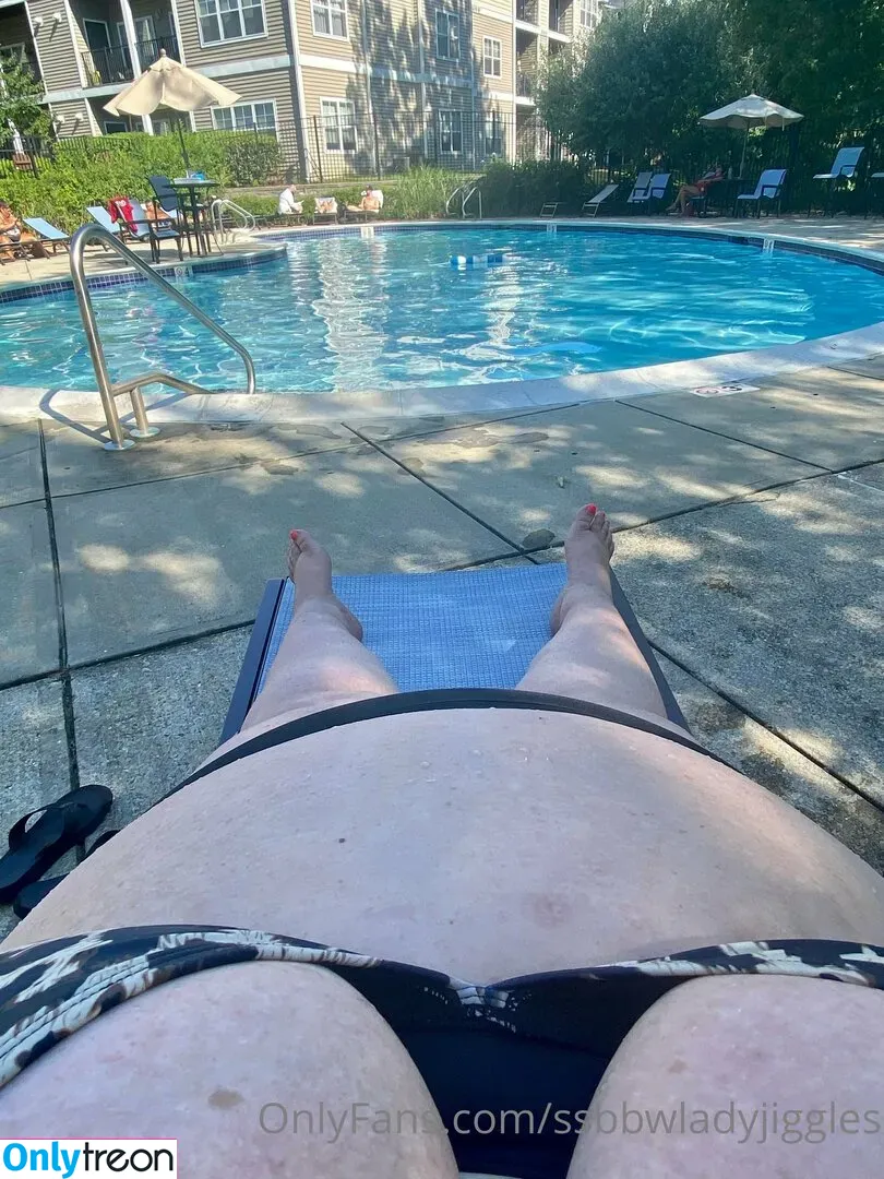 ssbbwladyjiggles nude photo #0303 (ssbbwladyjiggles)