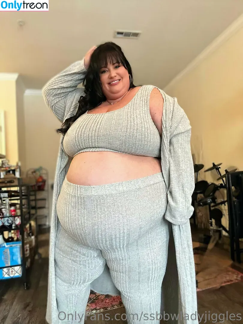 ssbbwladyjiggles nude photo #0370 (ssbbwladyjiggles)