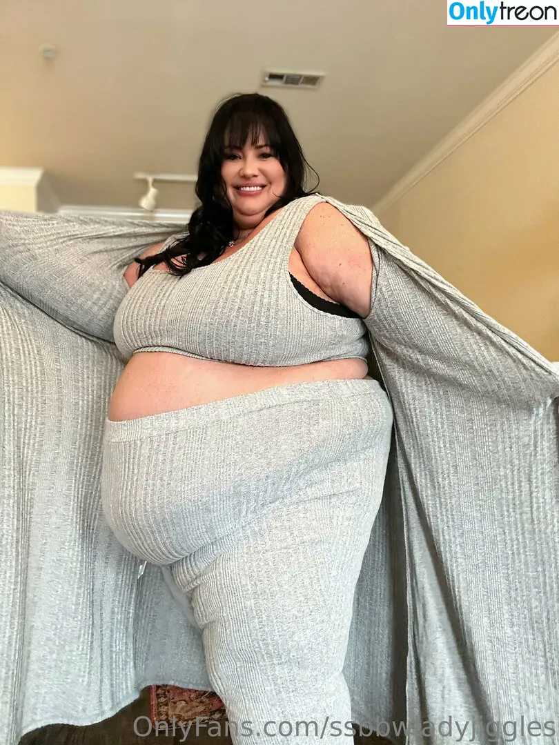 ssbbwladyjiggles nude photo #0371 (ssbbwladyjiggles)