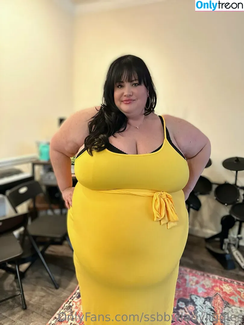 ssbbwladyjiggles nude photo #0379 (ssbbwladyjiggles)