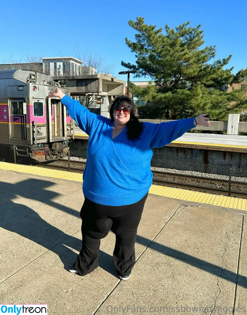 ssbbwladyjiggles nude photo #0462 (ssbbwladyjiggles)