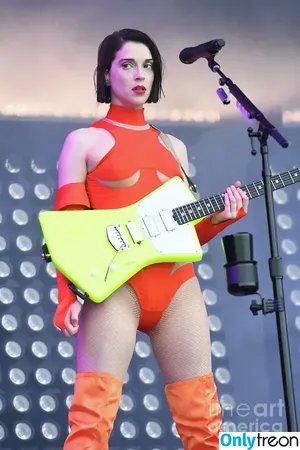 St Vincent / Annie Erin Clark / st_vincent nude photo #0195