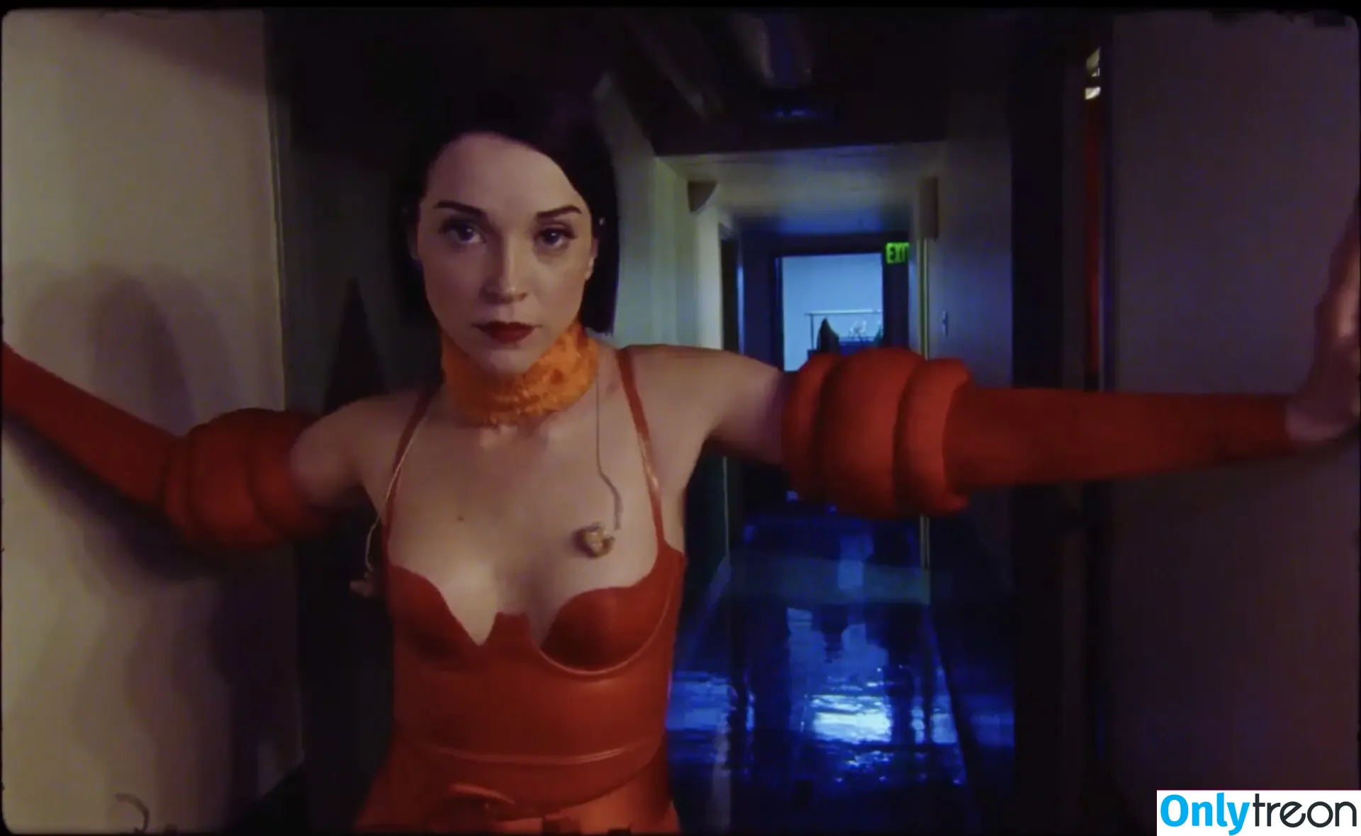 St Vincent nude photo #0194 (Annie Erin Clark / st_vincent)