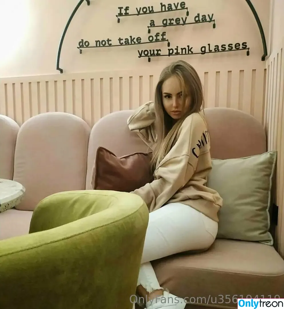 star_roxy nude photo #0021 (thescarlettfam)