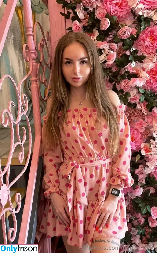 star_roxy nude photo #0035 (thescarlettfam)