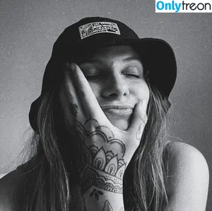 Stay Steezy ASMR / steezystudio / steph.zeez / stephaniesteez nude photo #0008