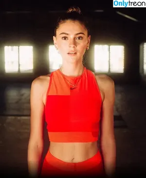 Stefanie Giesinger / stefaniegiesinger / steffigiesinger nude photo #0554